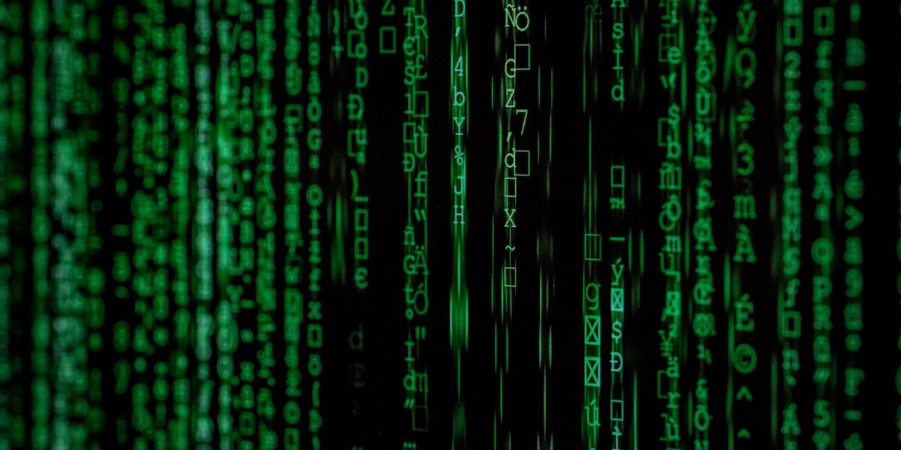 Grüner Code vertikal wie im Film Matrix